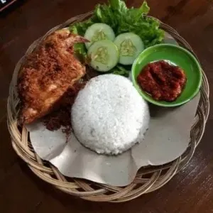 Nasi Ayam Kremes