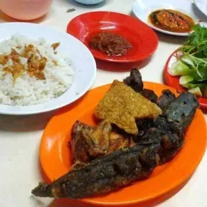 Pecel Lele Komplit