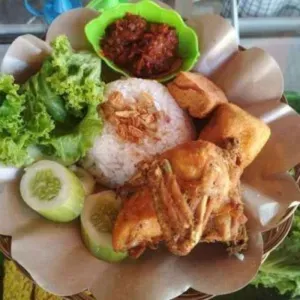 Ayam Goreng Super Komplit